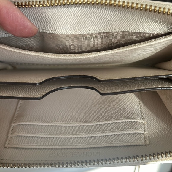 Michael Kors, cream, leather wristlet - Picture 9 of 11